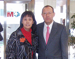 El Prof. M. Herrera junto a la autora de la entrevista