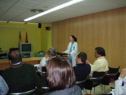 Dres. Ramos Carrasco y Pardo Martínez durante sus respectivas charlas en la apertura del curso