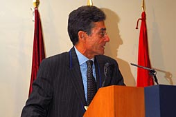 Prof. J. Magriñá durante su conferencia