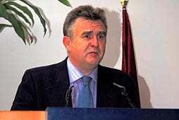 Dr. F. del Cañizo (Madrid)